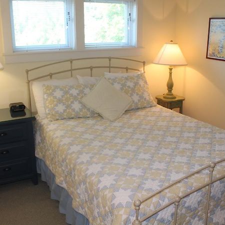 Captain'S Cottage Suites Grand Haven Room photo