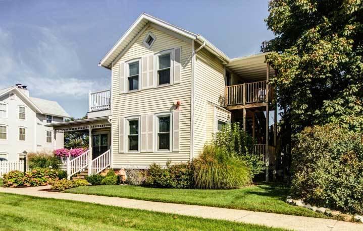 Captain'S Cottage Suites Grand Haven Exterior photo